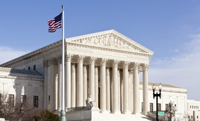 Creşterea numărului de judecători ai Curţii Supreme a SUA ‘comportă riscuri considerabile’