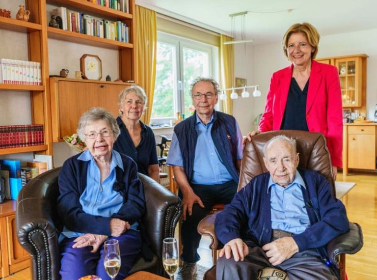 Un bărbat de 102 de ani,sosit la Berlin din România, şi o femeie de 98 de ani,cel mai longeviv cuplu din Germania