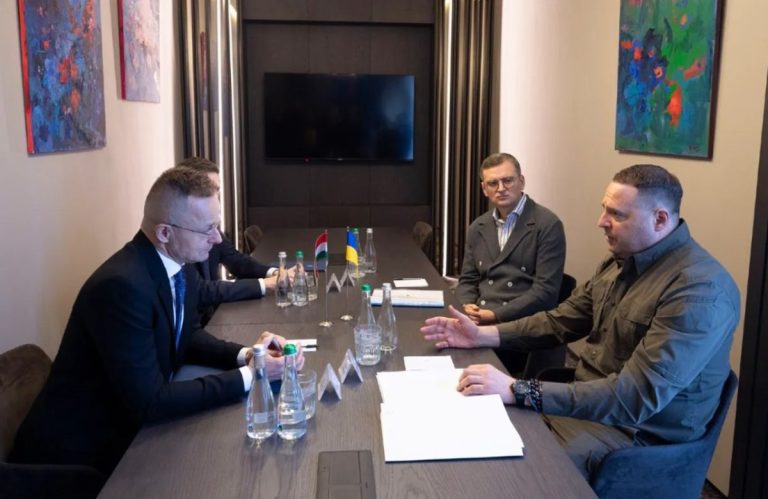 Ministrul maghiar de externe se află în Ucraina: „se așteaptă un dialog sincer și constructiv”