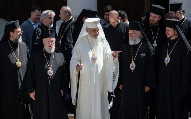 Reforma anti-corupție din Biserica Ortodoxă Română: Patriarhul Daniel va avea un instrument de control a episcopilor corupți