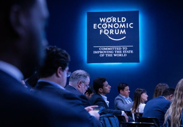 Bogații de la Davos cer să fie impozitați: „Taxați-ne averile!”