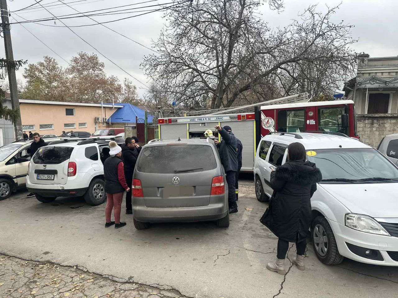 Un copil de un an a rămas blocat într-o mașină la Orhei 1 deblocare copil 2