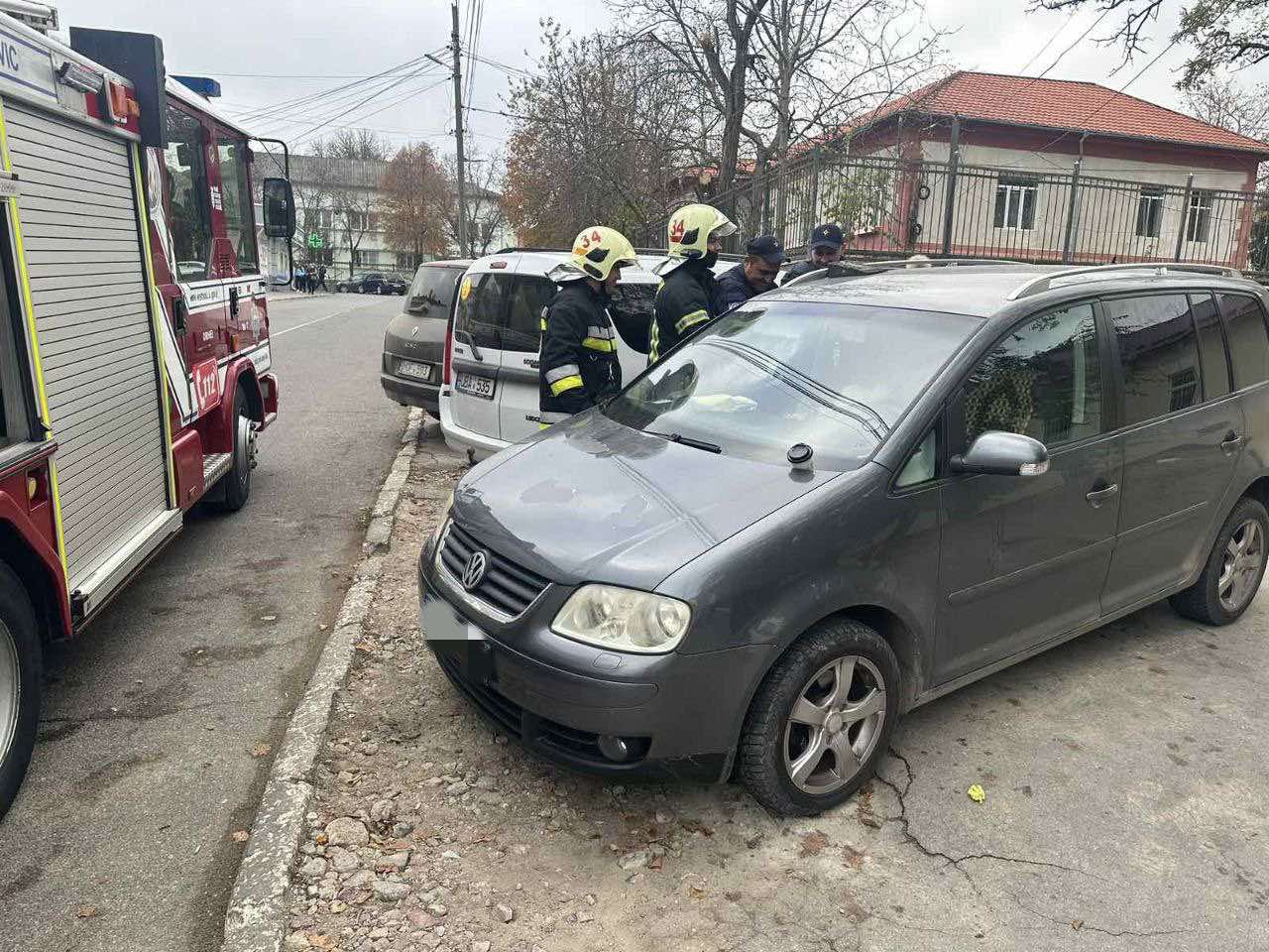 Un copil de un an a rămas blocat într-o mașină la Orhei 2 deblocare copil 3
