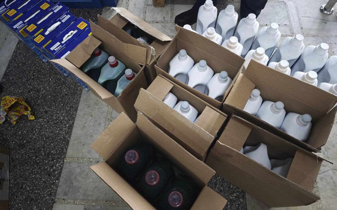 Veselă de „epocă” și cutii cu detergenți, găsite la vama Leușeni. Cine riscă să fie pedepsit 2 detergenti 3