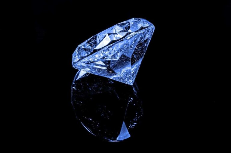 UE interzice importul de diamante din Rusia