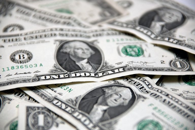 FMI: Ponderea dolarului american în rezervele valutare internaţionale a scăzut în Trimestrul I la un nou minim al ultimilor patru ani