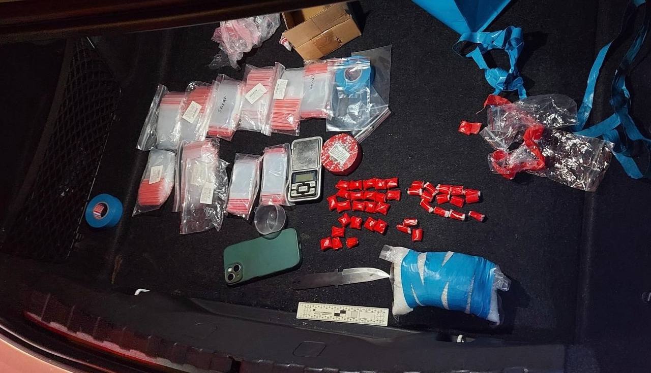 Trei dintr-o lovitură. Reținuți pentru consum de droguri 1 droguri 1 2