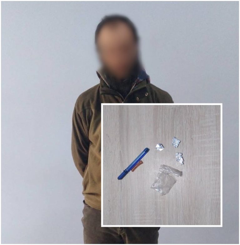 Substanțe asemănătoare cu drogurile identificate de carabinieri la un tânăr în sectorul Buiucani al capitalei