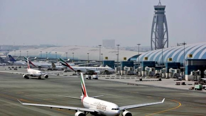 Zboruri suspendate temporar pe Aeroportul Internaţional Dubai din cauza unei furtuni
