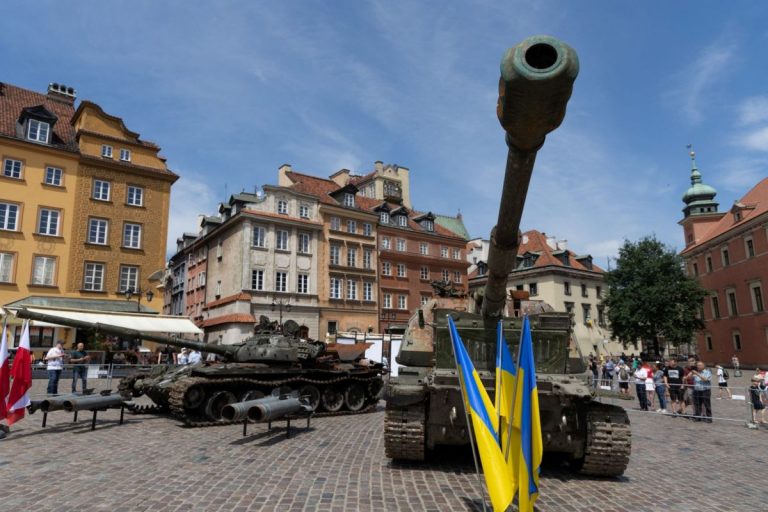 Ucraina expune prin capitale europene echipamente militare ruseşti distruse în război