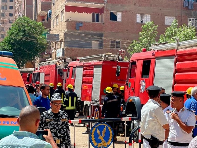 Trei morți și zeci de răniți într-un incendiu la un spital din Cairo