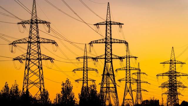 Moldova cumpără energie electrică din România de patru ori mai scump