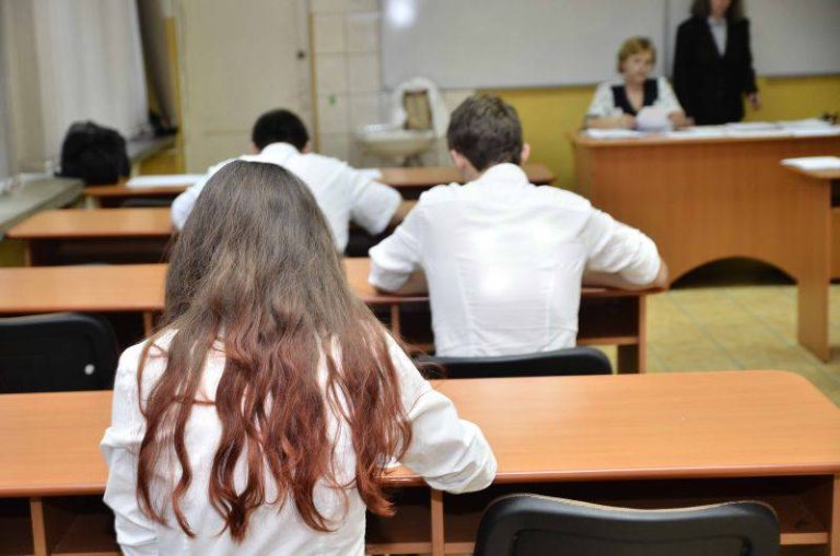 Elevii care nu au dat examenele de absolvire a gimnaziului o pot face în sesiunea suplimentară