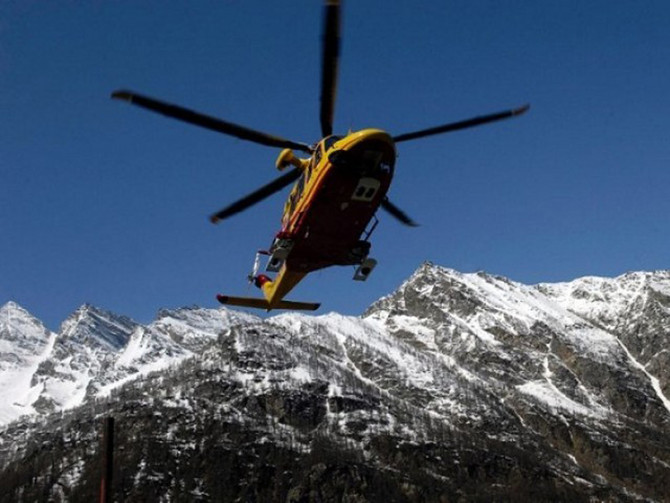 Cel puţin patru morți după o coliziune între un avion şi un elicopter produsă în nord-vestul Italiei
