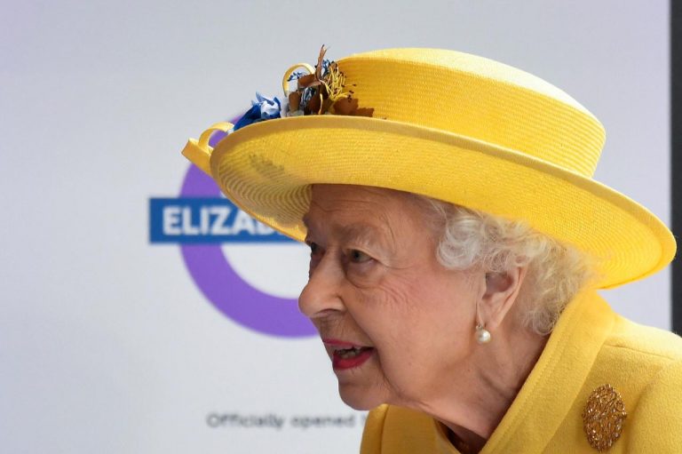 Regina Elisabeta a II-a a inaugurat o linie de metrou ce îi poartă numele