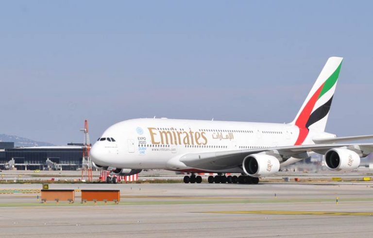 Emirates va transporta gratuit echipamente medicale şi ajutoare în India