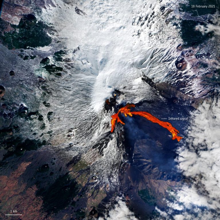 Agenţia Spaţială Europeană a publicat o imagine din satelit care surprinde erupţia vulcanului Etna