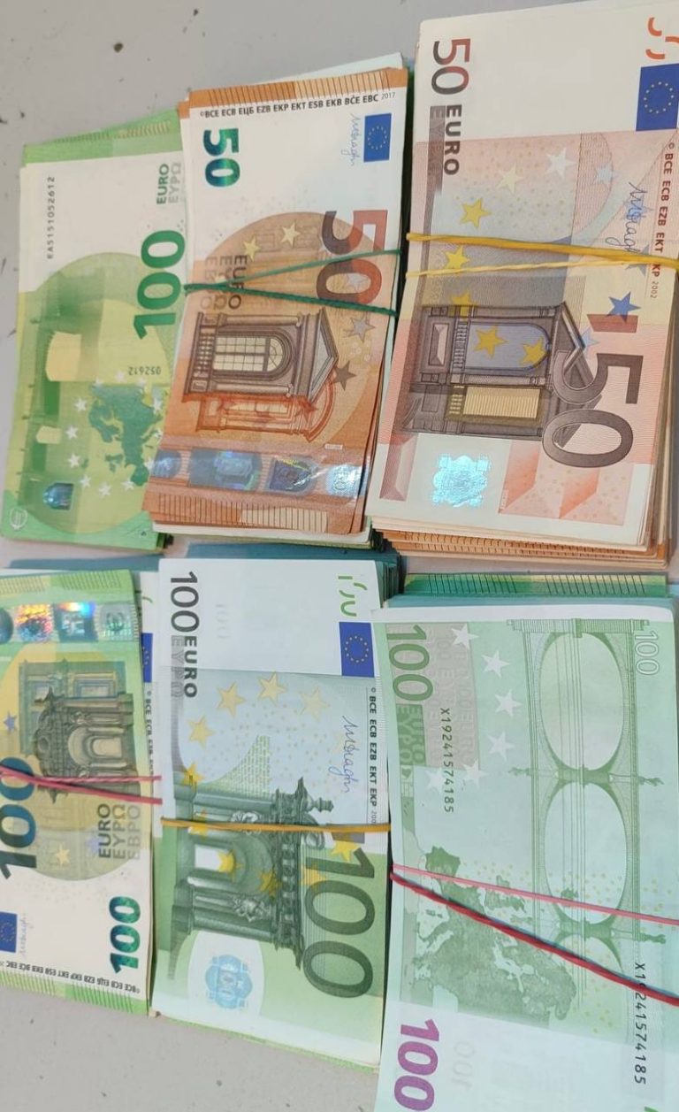 O conațională a încercat să scoată din țară mii de euro, fără să-i declare. Ce riscă femeia