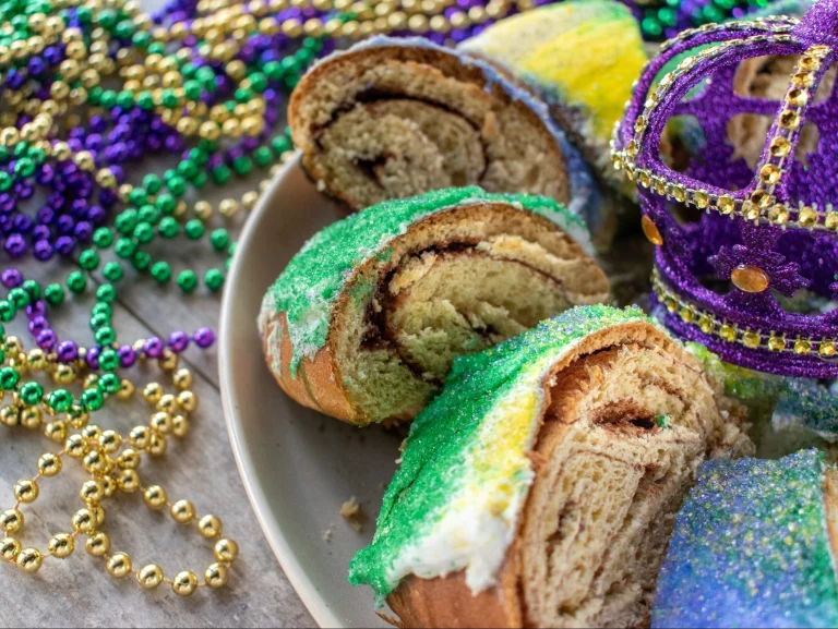 Un hoț a furat 7 prăjituri regale de la o brutărie din New Orleans