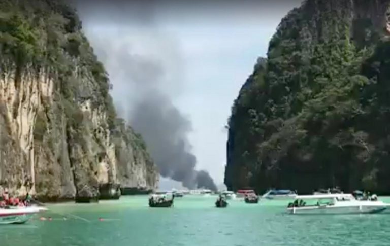 Thailanda : O ambarcaţiune în care se aflau 31 de pasageri a explodat. 16 persoane au fost rănite