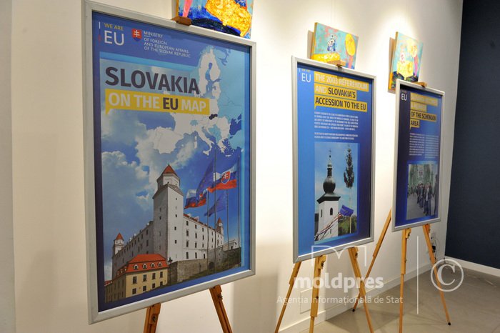O expoziție de fotografie dedicată împlinirii a 20 de ani de la aderarea Slovaciei la UE a fost vernisată la Chișinău