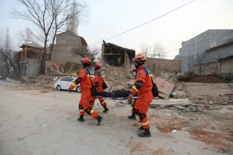 Numărul victimelor cutremurului din China crește la 131 de persoane