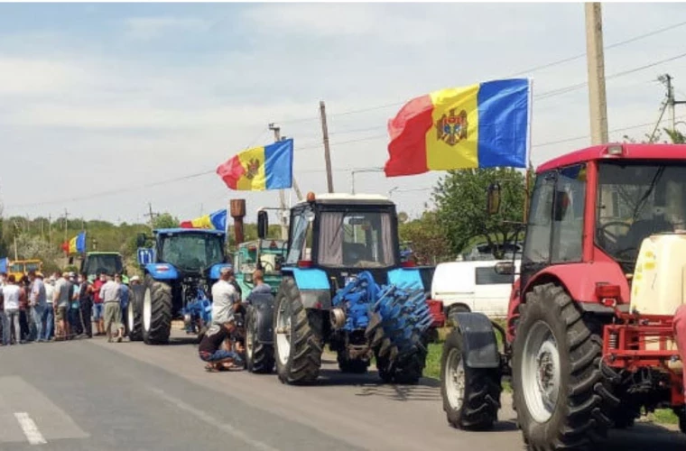 VIDEO// PROTEST. Fermierii cer întâlnire cu Maia Sandu și refuză să participe la ședința convocată de Ministerul Agriculturii