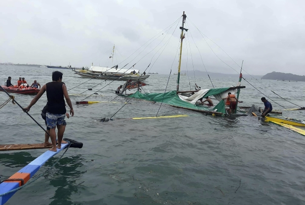 Doi turişti s-au înecat după ce ambarcaţiunea în care se aflau a fost lovită de intemperii în centrul Filipinelor