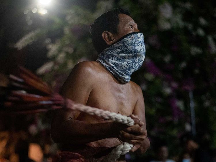 Sute de credincioşi filipinezi au reluat ritualul autoflagelării în Vinerea Mare, suspendat trei ani din cauza pandemiei