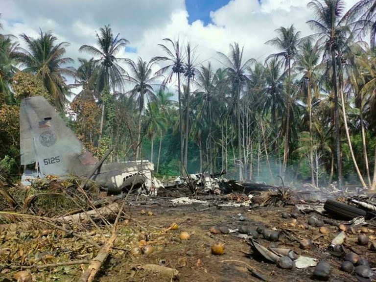 Bilanţul victimelor tragediei aviatice din Filipine se ridică la 47 militari morţi şi 49 răniţi