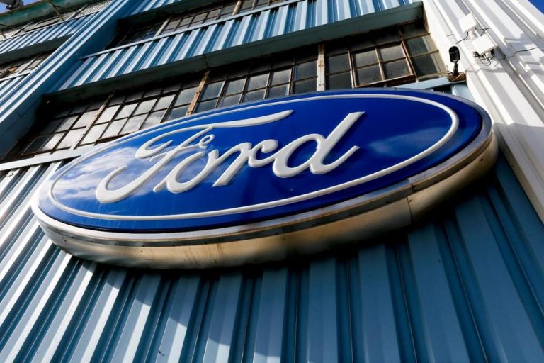 Ford îşi întrerupe din nou producţia în SUA