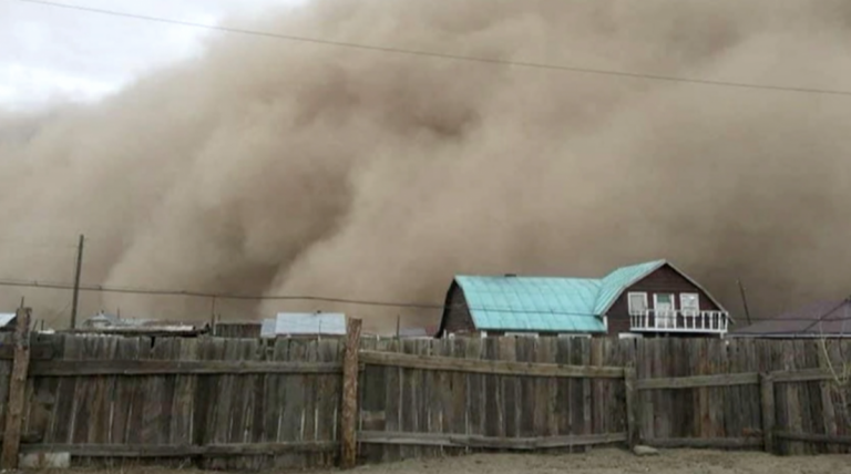 O masivă furtună de praf ‘a măturat’ sudul Mongoliei