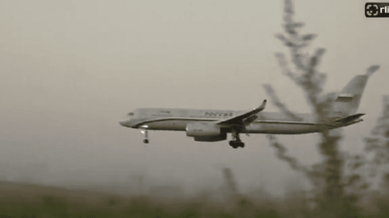 Un avion al Federației Ruse a aterizat pe AIC