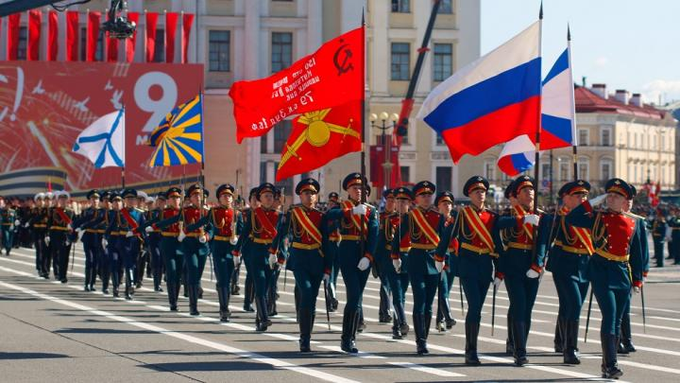 Ruşii fac repetiţii pentru ziua de 9 mai! 11.000 de militari sunt angajaţi să participe