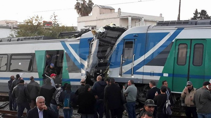 Două trenuri S-AU CIOCNIT în Tunisia (VIDEO)! 95 de persoane au fost rănite!