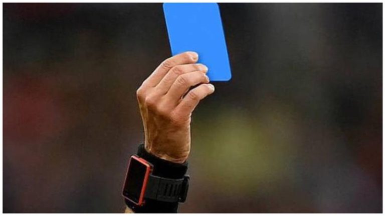Regulă nouă în fotbal: Cartonașul albastru. Care este semnificația acestuia