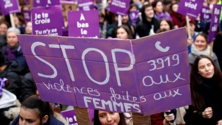 Manifestații în Franța pentru a spune ‘Stop!’ violenţelor domestice