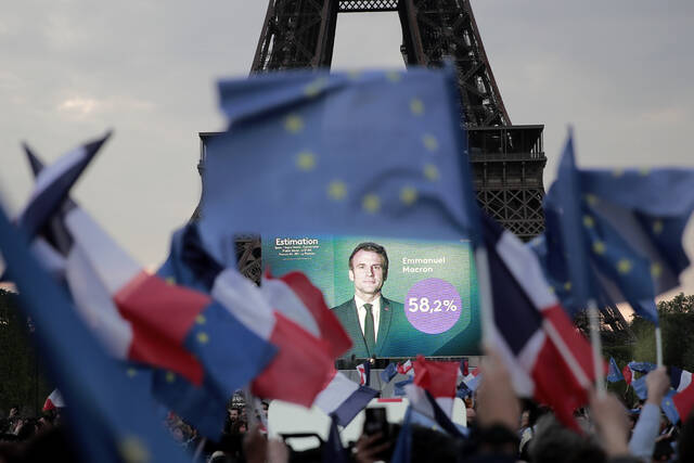 Naționaliștii de extremă-dreapta au protestat la Paris și Lyon după realegerea lui Macron