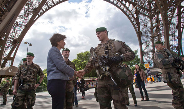 Franţa își apară proiectul forţei comune de intervenţie europeană, susținut de Marea Britanie