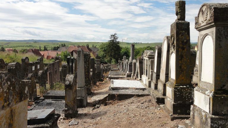 După vandalizarea unui cimitir evreiesc, Franţa înfiinţează un ‘oficiu naţional de luptă împotriva urii’