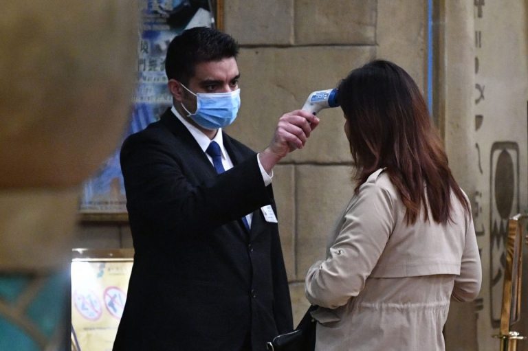 Franţa se pregăteşte de o intensificare a epidemiei de coronavirus