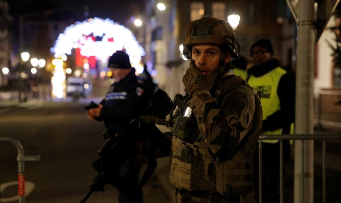 Atac armat la Strasbourg: “Schimb de focuri în cartierul în care s-ar fi ascuns atacatorul”