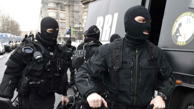 Arestări şi confiscări de arme şi droguri după violenţele de la Dijon