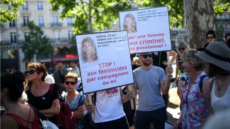 Manifestație la Paris împotriva violenţei conjugale