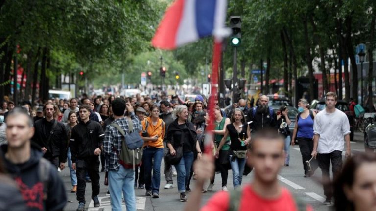 MAnifestații în Franța împotriva permisului sanitar, pentru a opta săptămână consecutiv