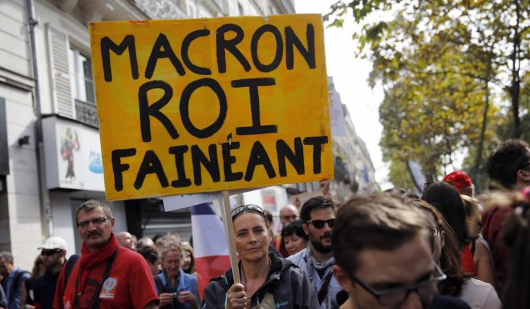 Mobilizare masivă în Franţa împotriva unei reforme a pensiilor