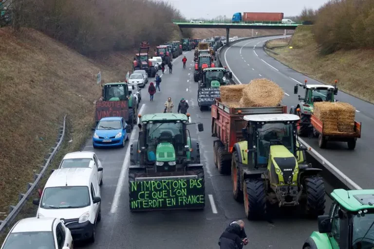 Agricultorii francezi şi spanioli dau un ‘ultimatum’ Uniunii Europene
