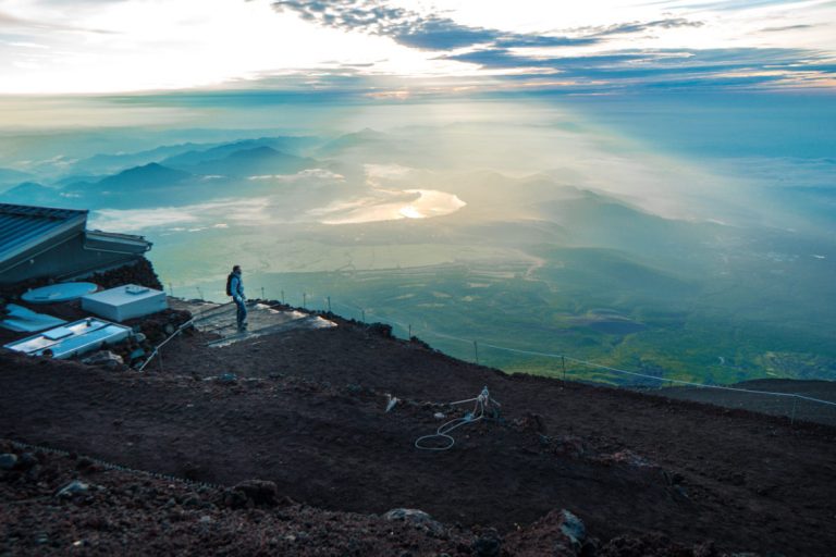 O femeie şi-a pierdut viaţa pe Muntele Fuji în urma unei căderi de pietre