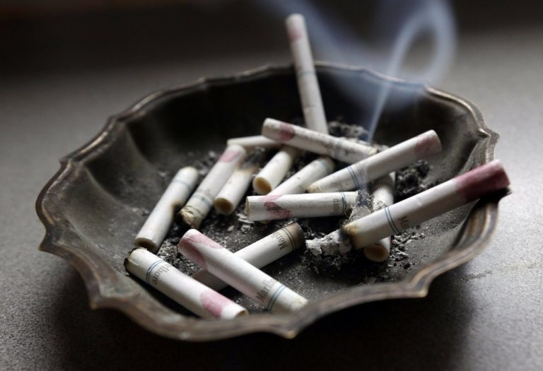 Peste un milion de persoane mor anual în China din cauza fumatului (studiu)
