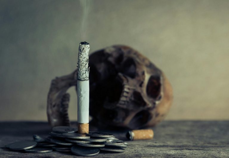 Tutunul, alimentele ultraprocesate, combustibilii fosili şi alcoolul, responsabile pentru 2,7 milioane de decese pe an în Europa (OMS)